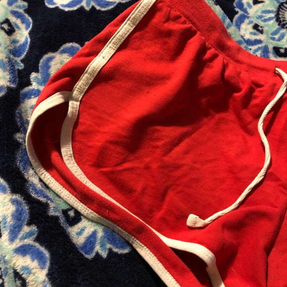 Super cute and comfy red shorts - Picture 2 of 4
